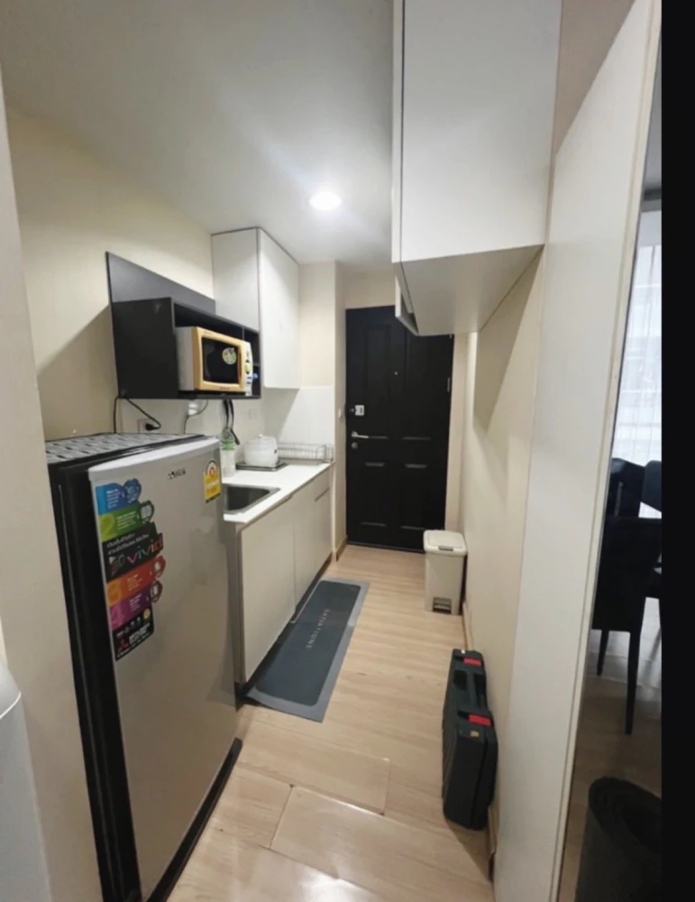 Selling The Kris Ratchada 17, 1 bedroom, 1 bathroom corner unit, quiet area, great location. Book now!