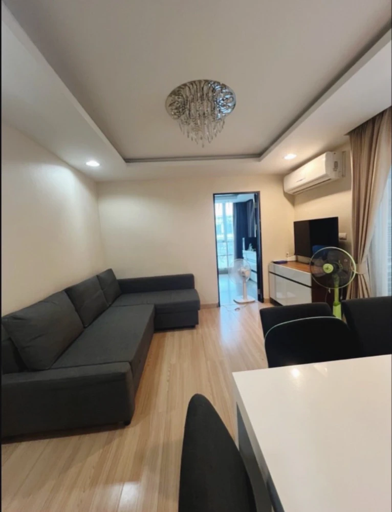 Selling The Kris Ratchada 17, 1 bedroom, 1 bathroom corner unit, quiet area, great location. Book now!