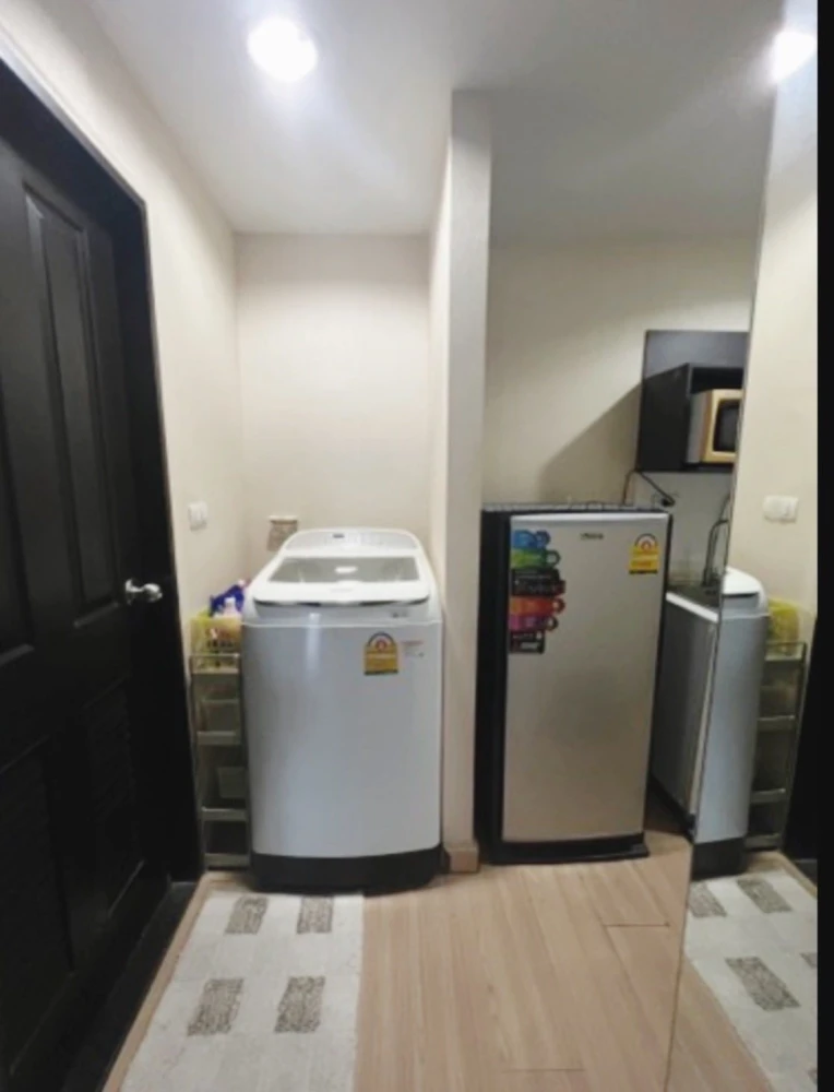 Selling The Kris Ratchada 17, 1 bedroom, 1 bathroom corner unit, quiet area, great location. Book now!