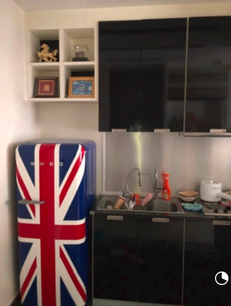 Selling The LightHouse Sathorn - Charoen Nakhon. Spacious and comfortable room with balcony, fully furnished and ready to move in.