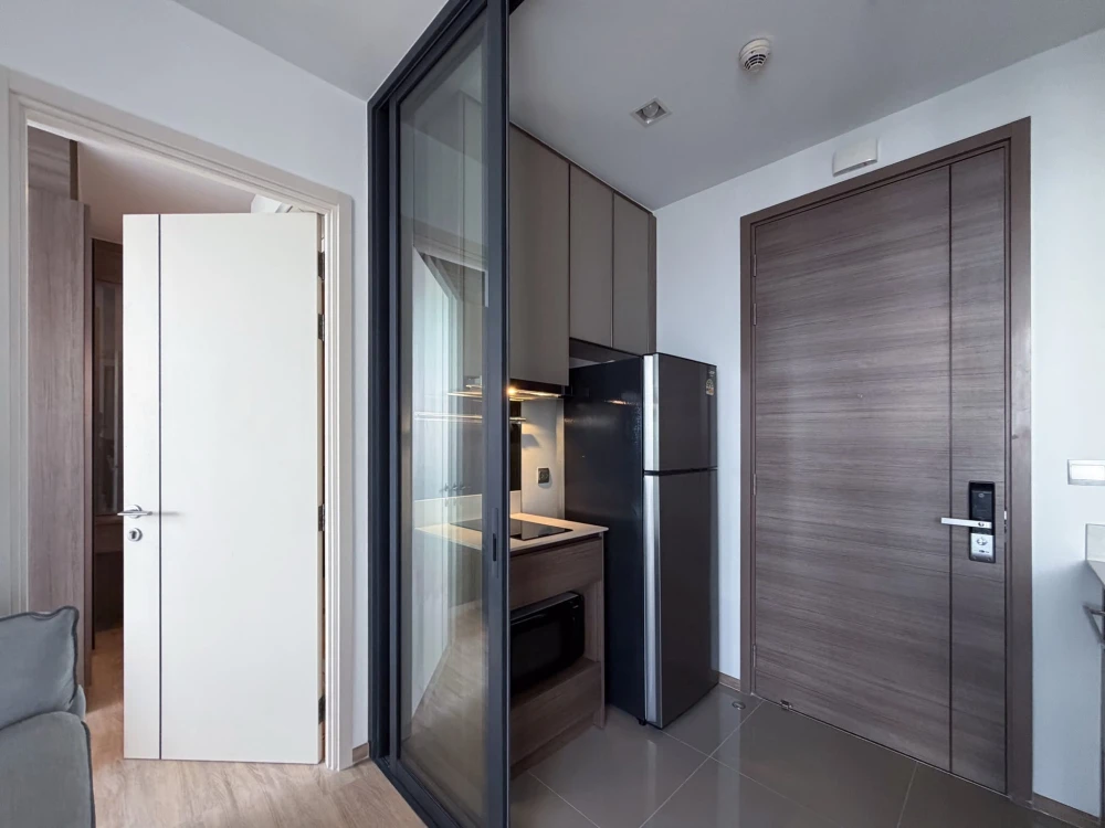 Selling The Line Phahol-Pradipat 1-bedroom unit. Spacious living area, unobstructed view. Book now