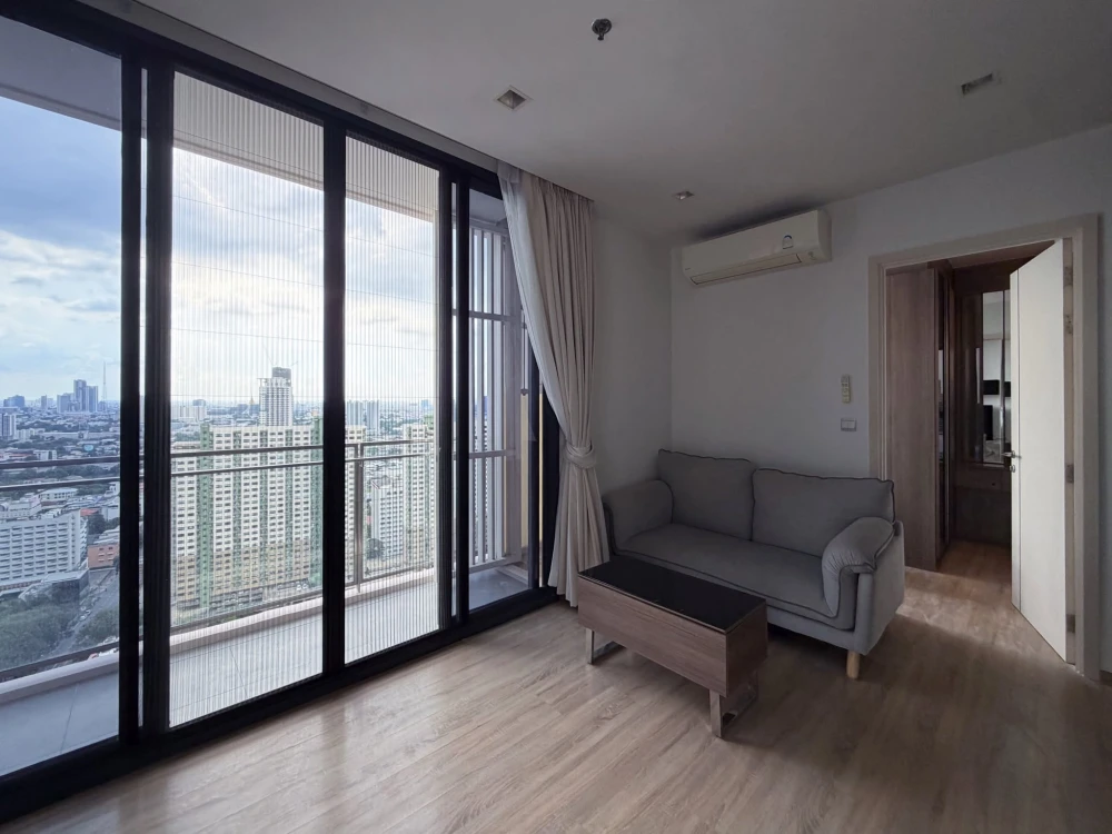 Selling The Line Phahol-Pradipat 1-bedroom unit. Spacious living area, unobstructed view. Book now