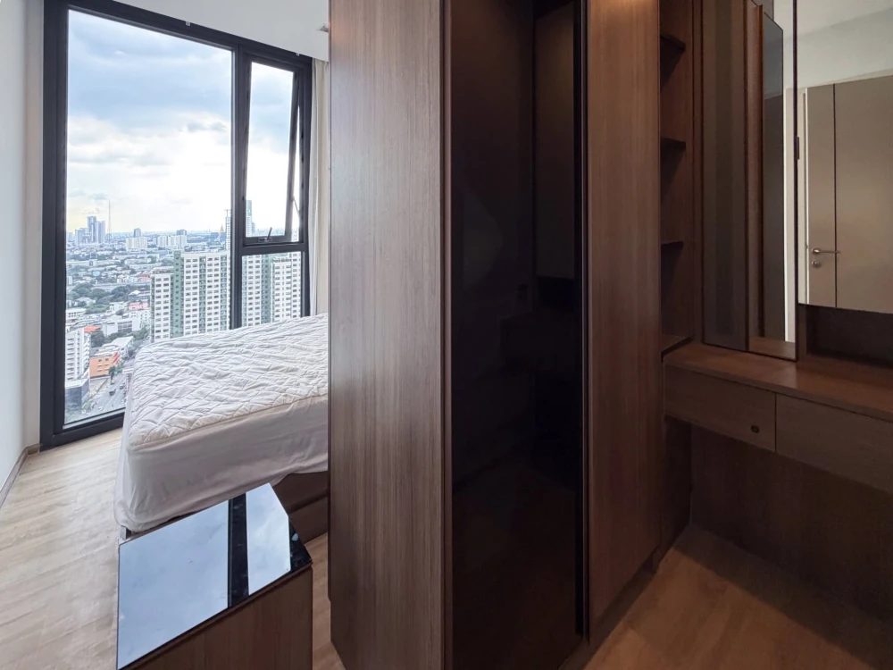 Selling The Line Phahol-Pradipat 1-bedroom unit. Spacious living area, unobstructed view. Book now