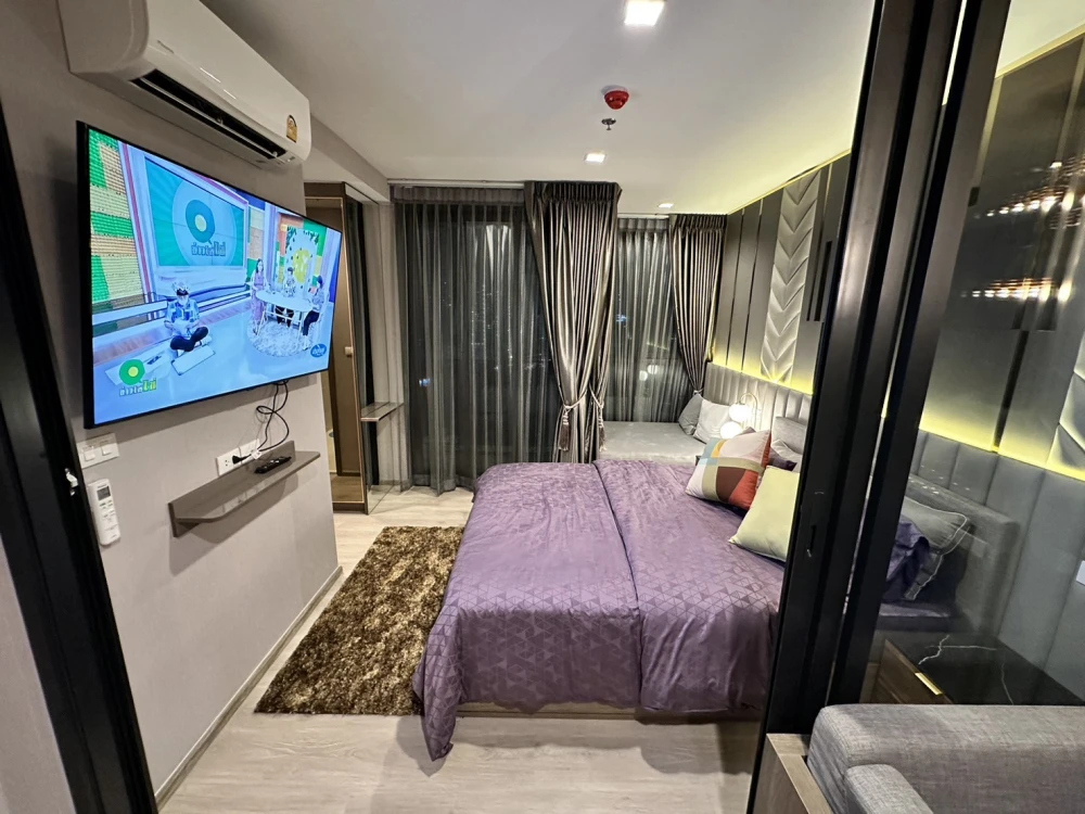 Selling a 41.04 sq.m. unit at The LINE Phahonyothin Park. Fully furnished with built-in furniture and all appliances included. Don't miss out!