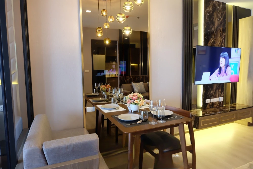 Selling a 41.04 sq.m. unit at The LINE Phahonyothin Park. Fully furnished with built-in furniture and all appliances included. Don't miss out!
