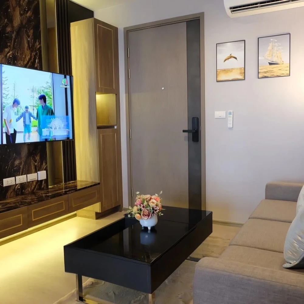 Selling a 41.04 sq.m. unit at The LINE Phahonyothin Park. Fully furnished with built-in furniture and all appliances included. Don't miss out!