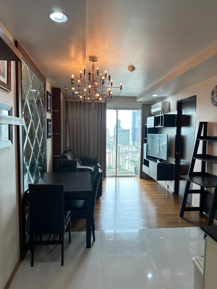Selling The Line Phahonyothin Park condo. Ready to move in, fully furnished, high floor, spacious unit. Book now!