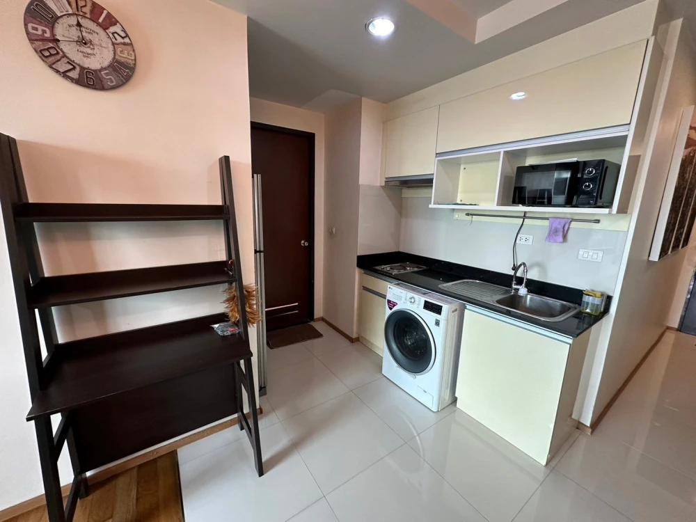Selling The Line Phahonyothin Park condo. Ready to move in, fully furnished, high floor, spacious unit. Book now!