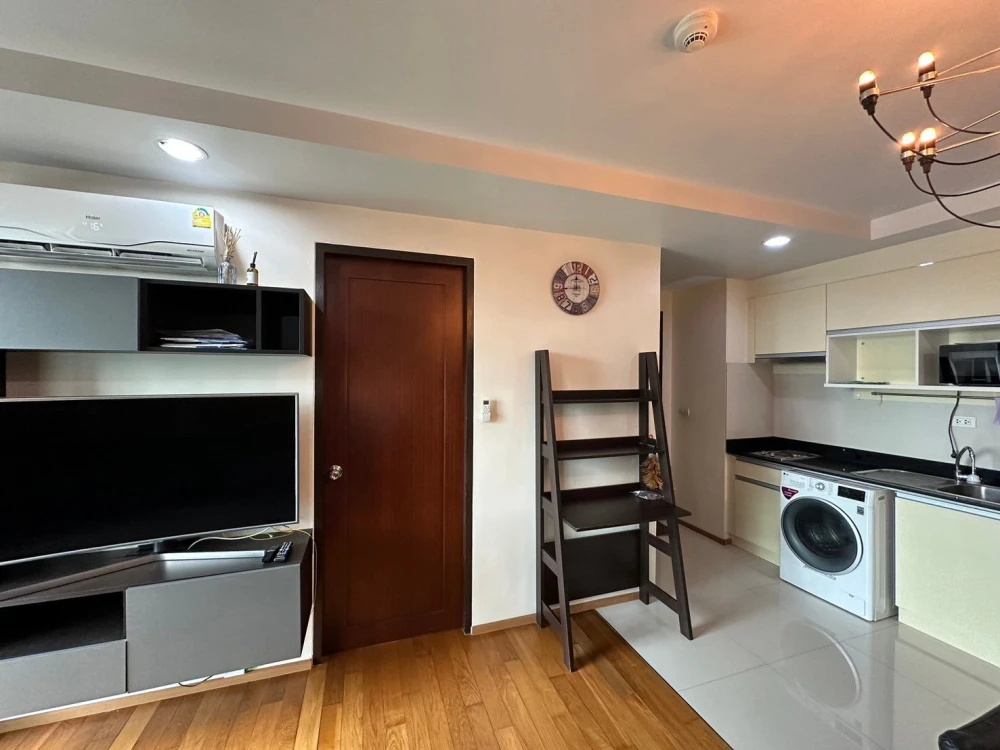 Selling The Line Phahonyothin Park condo. Ready to move in, fully furnished, high floor, spacious unit. Book now!