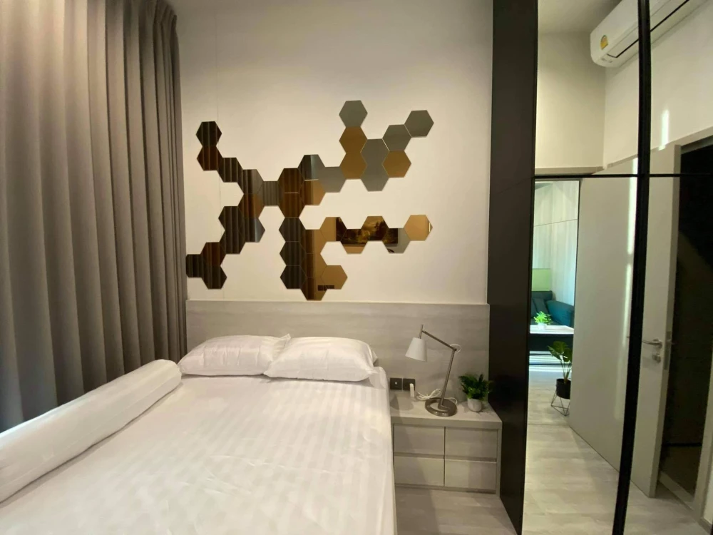 Selling The Line Sukhumvit 101, 1 bedroom, 1 bathroom. Fully furnished with appliances. Book now!