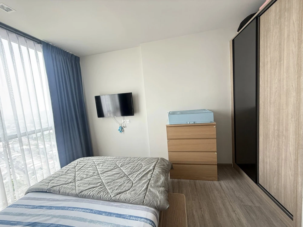 Selling a fully furnished unit at The Line Wongsawang, 29th floor. Book now!