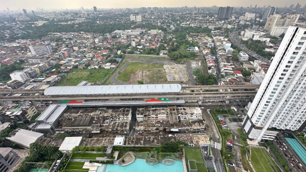 For sale: The Line Wongsawang, highest floor, north facing, city view, pool and BTS side, complete with a full set of built-in furniture. Must book.