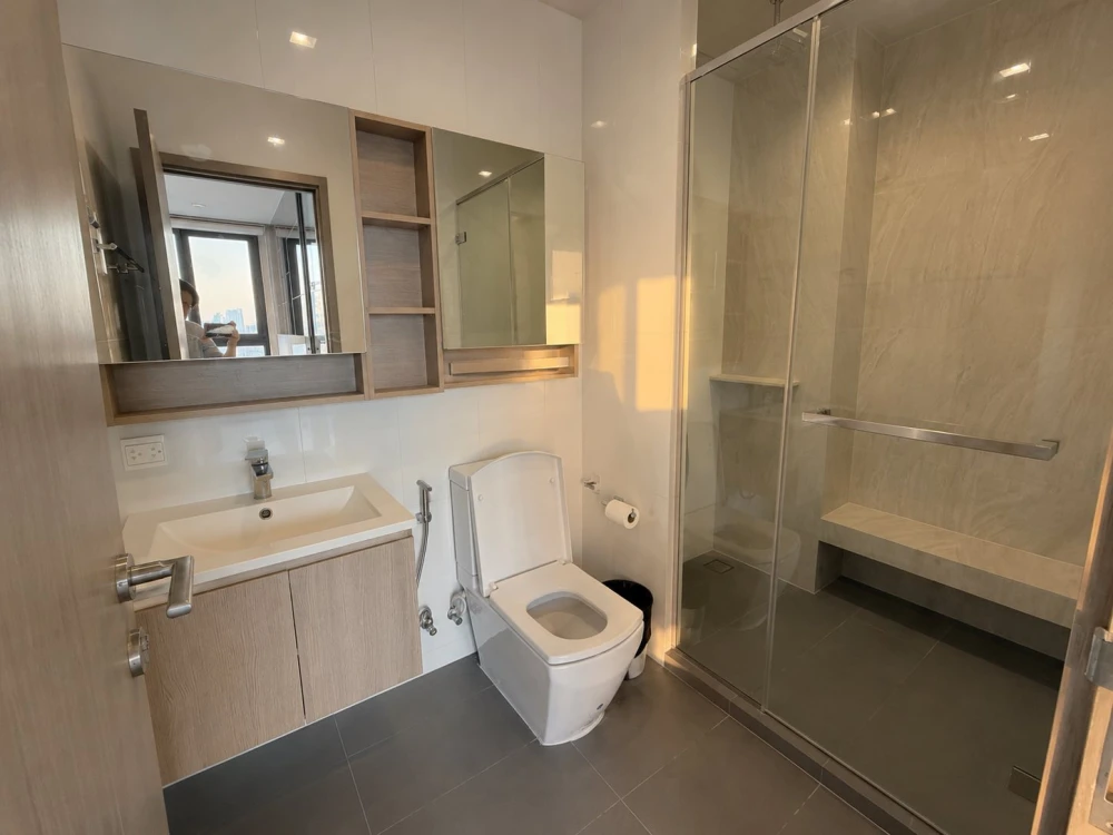 Selling a corner unit at The Line Wongsawang. Private, on the 22nd floor with unobstructed city views. North-facing, avoiding the afternoon sun, makin