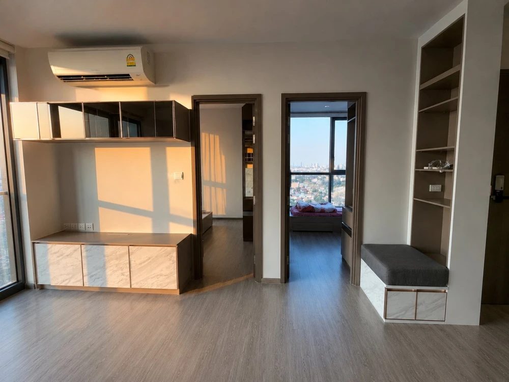 Selling a corner unit at The Line Wongsawang. Private, on the 22nd floor with unobstructed city views. North-facing, avoiding the afternoon sun, makin