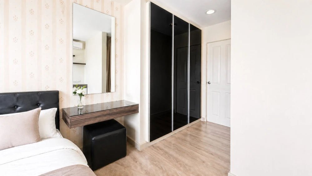 Selling The Link Vano Sukhumvit 64, 5th floor, fully furnished unit. Book now! Don't miss out!