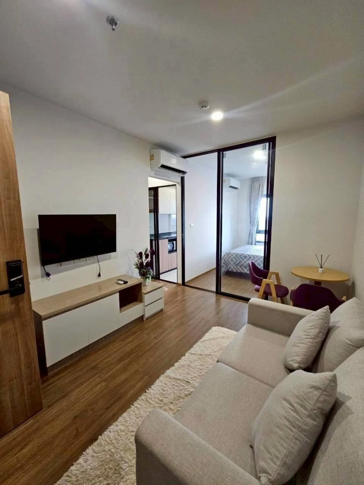 Selling The Livin Phetkasem 37. Nice unit, fully furnished, convenient location. Don't miss out!
