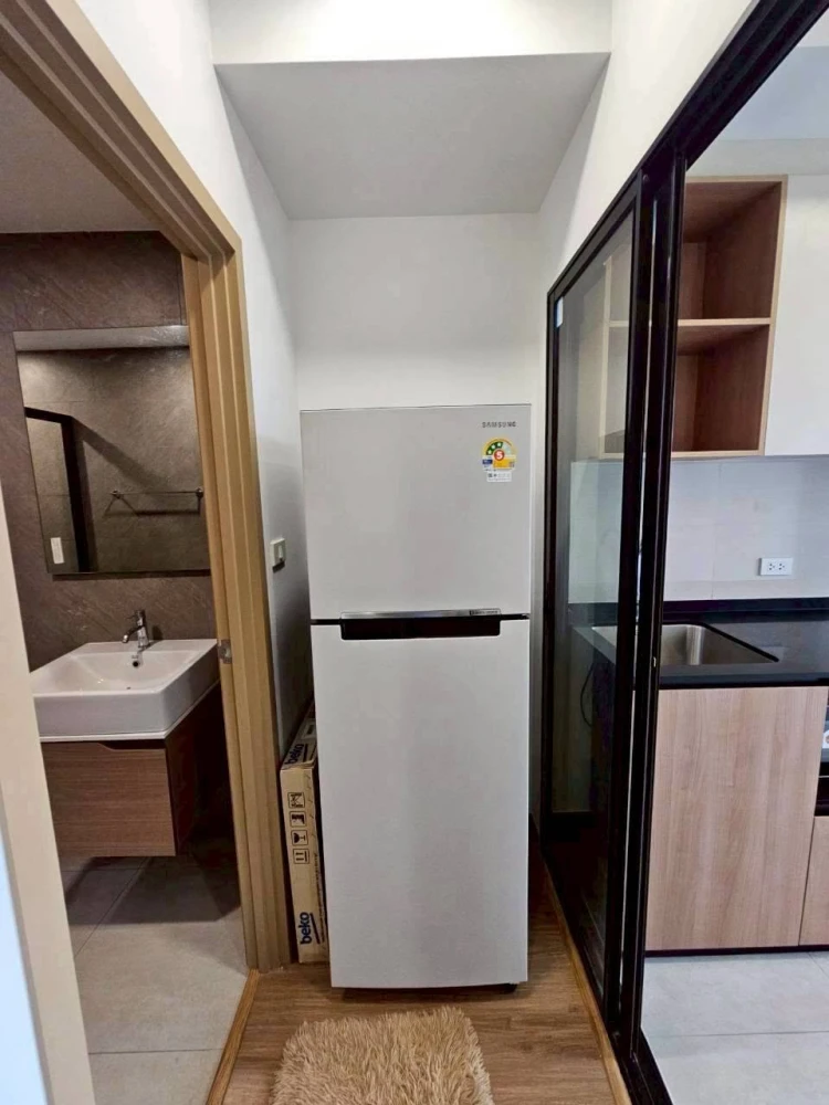 Selling The Livin Phetkasem 37. Nice unit, fully furnished, convenient location. Don't miss out!