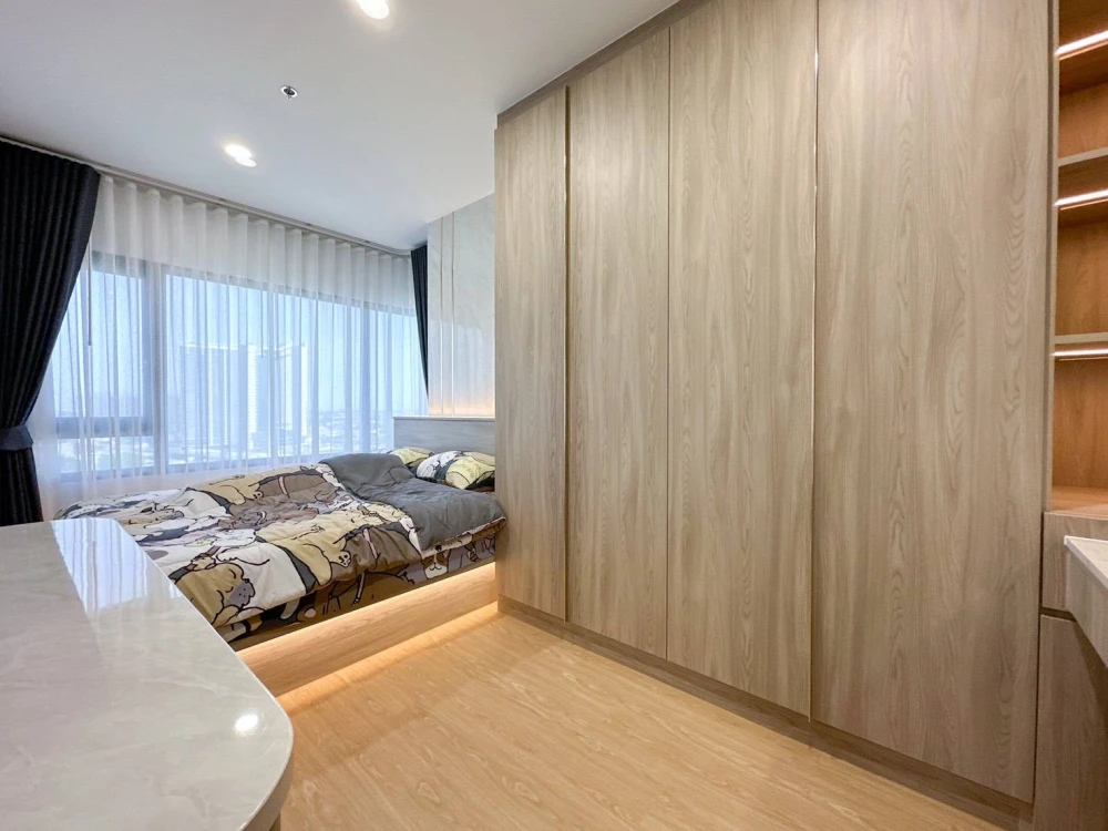 For sale: The Livin Phetkasem 37, beautifully decorated room with a theme, plenty of usable space, high-quality built-in furniture. Reserve now!