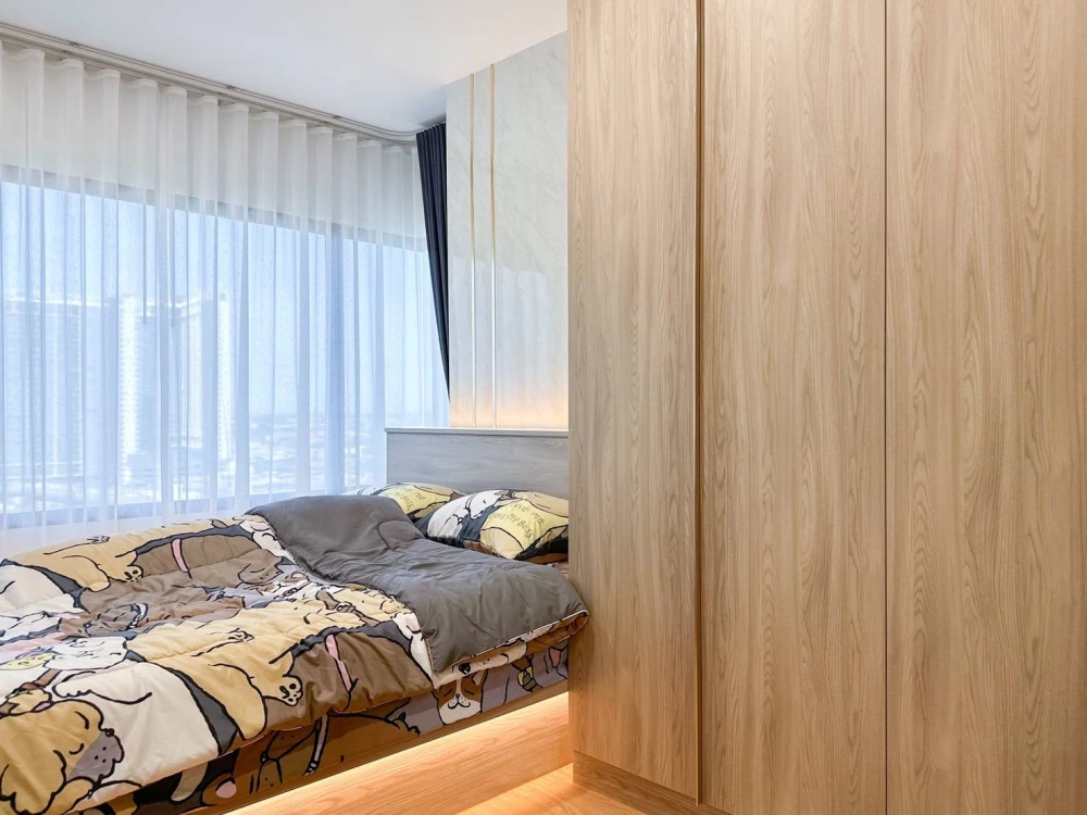 For sale: The Livin Phetkasem 37, beautifully decorated room with a theme, plenty of usable space, high-quality built-in furniture. Reserve now!