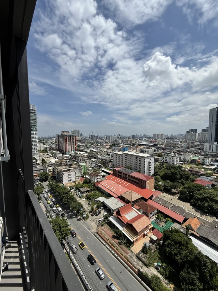 Down payment sale: The Livin Ramkhamhaeng, corner room with privacy, good location, 18th floor, beautiful view, reserve now!