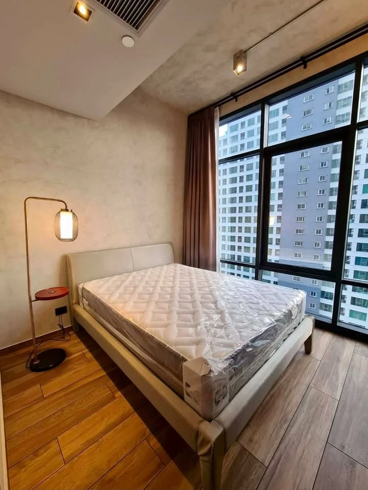 ขาย The Lofts Asoke 2 ห้องนอน พื้นที่ใช้สอยเยอะ ทำเลดี ตกแต่งครบครัน พลาดแล้วจะเสียใจ