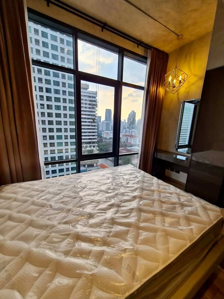 ขาย The Lofts Asoke 2 ห้องนอน พื้นที่ใช้สอยเยอะ ทำเลดี ตกแต่งครบครัน พลาดแล้วจะเสียใจ