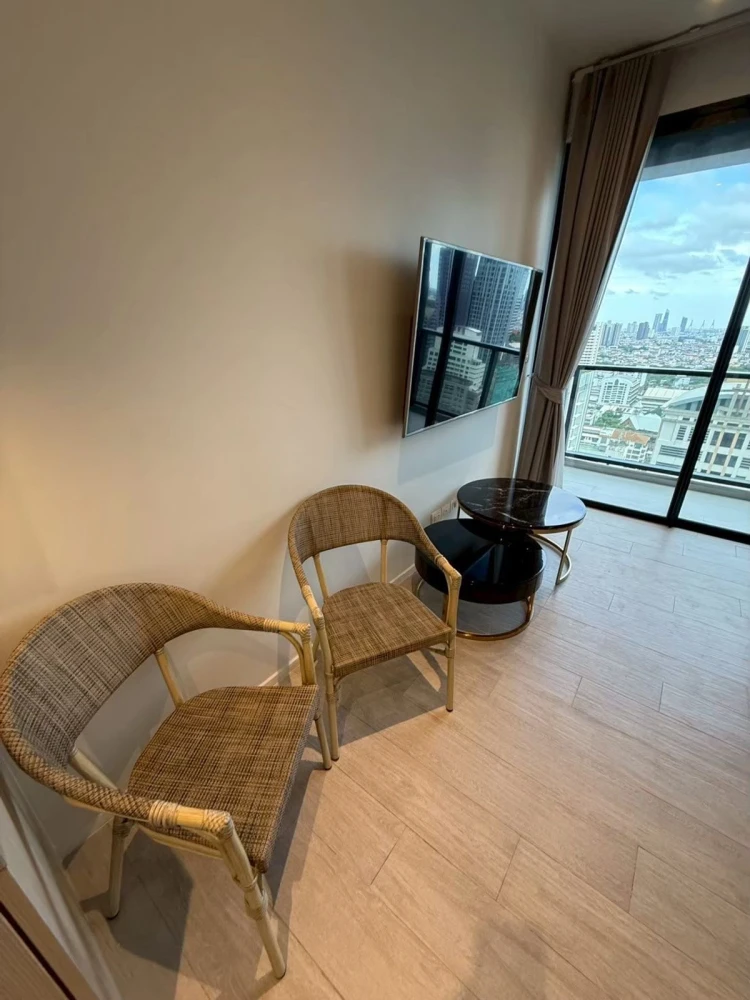 For sale: The Lofts Silom, fully furnished, ready to move in. Interested? Reserve now! Don't miss out!