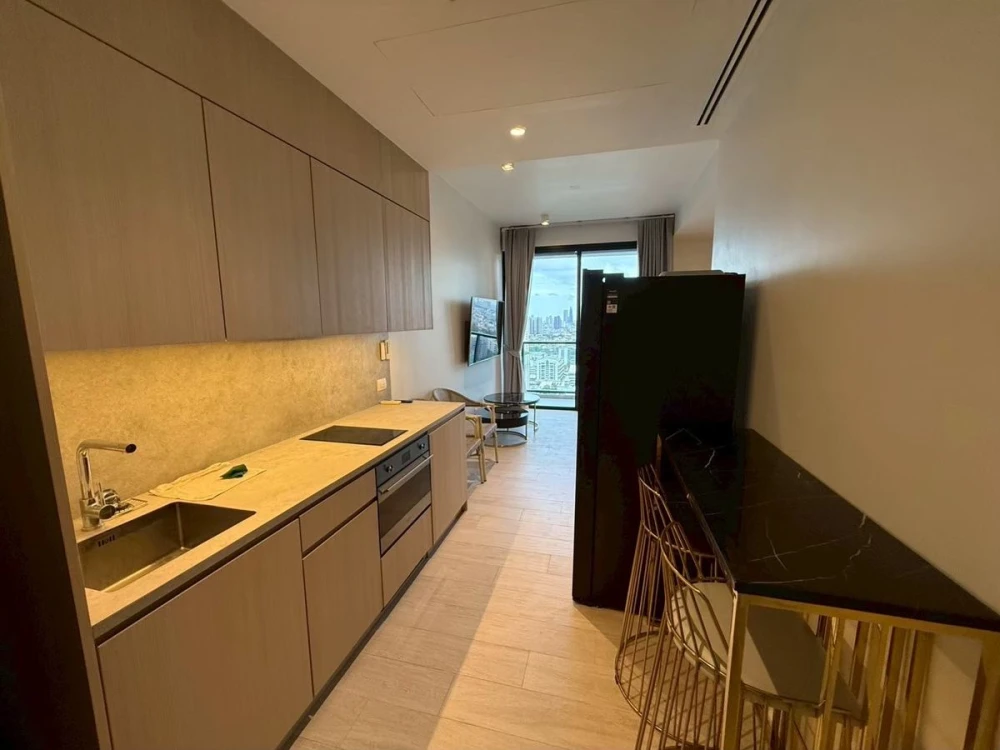 For sale: The Lofts Silom, fully furnished, ready to move in. Interested? Reserve now! Don't miss out!