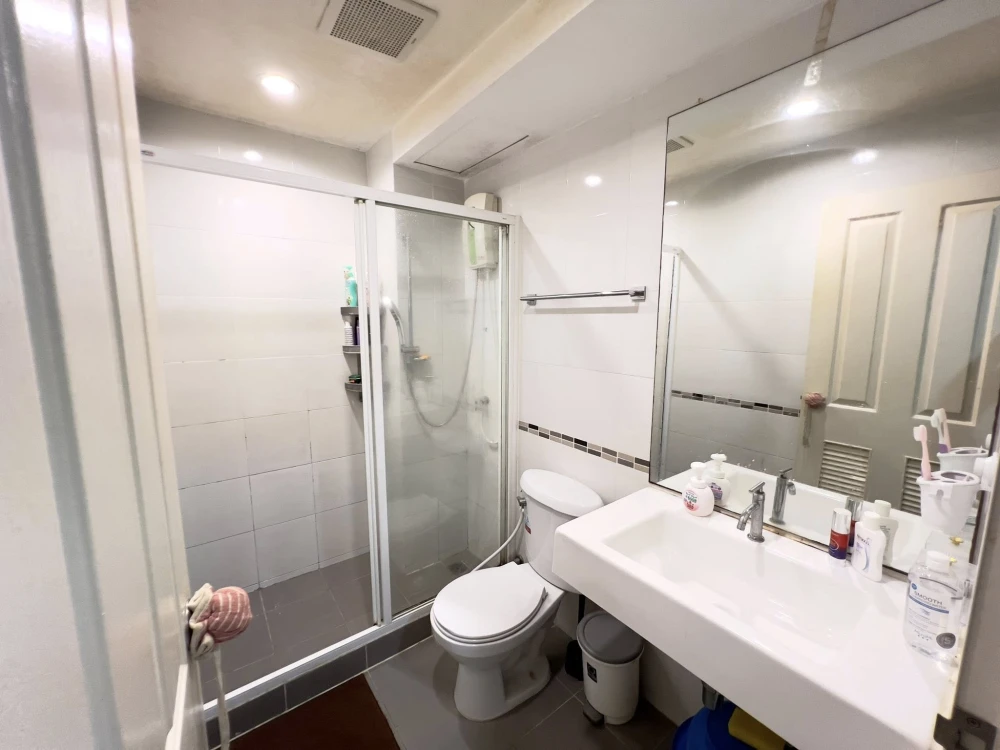 For sale: The Log 3 Sukhumvit 101/1, a lovely room on the 6th floor, good location, convenient transportation, great common area, reserve now!