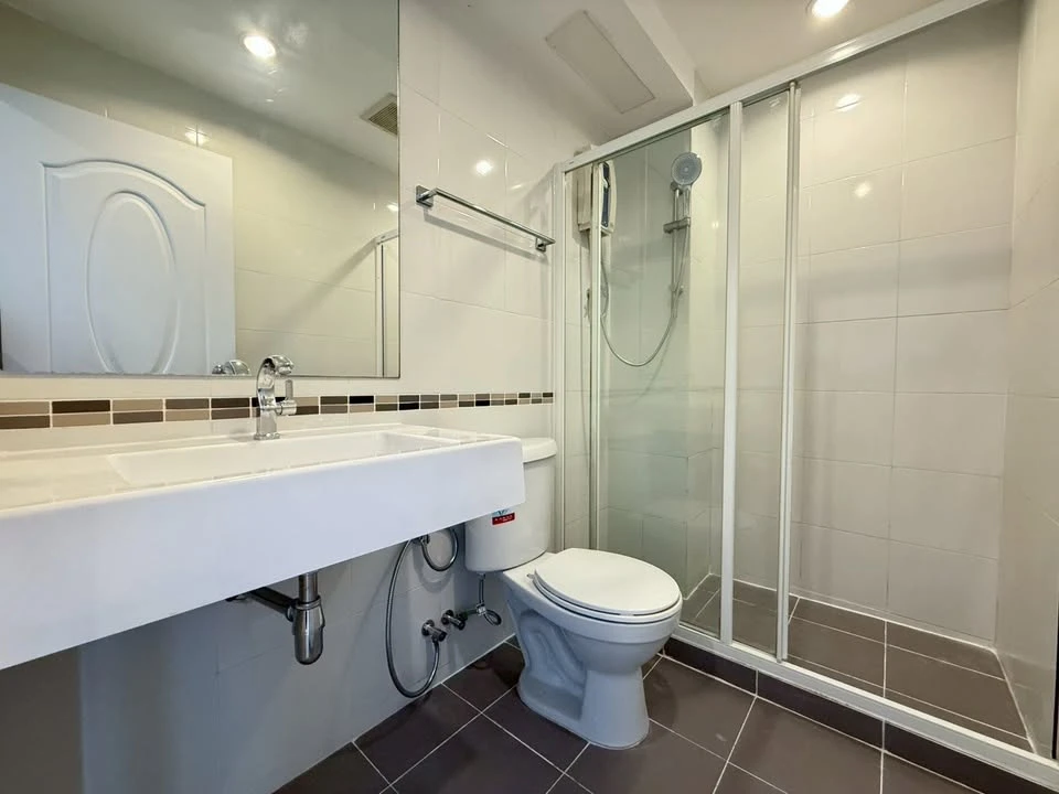 For sale: The Log 3 Sukhumvit 101/1, ready to move in, open view, not blocked, complete facilities, book now before you miss out!!
