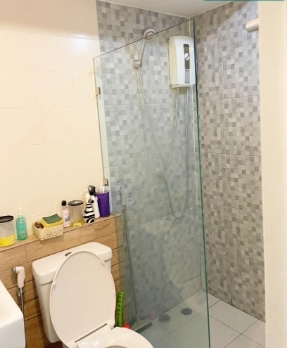 For Sale: The Maple Ratchada-Ladprao, 8th floor. Features city and pool views and comes fully furnished. Book now—act fast!