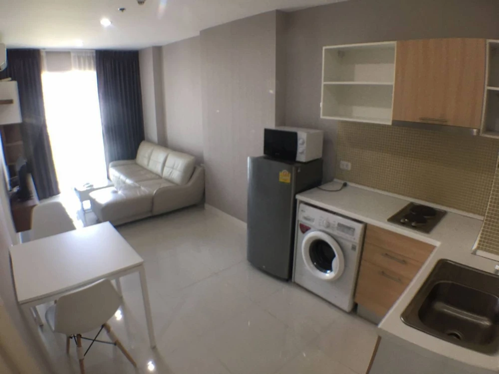 Selling spacious and comfortable units at The Mark Ratchada - Airport Link, fully furnished with quality furniture. A must-have!