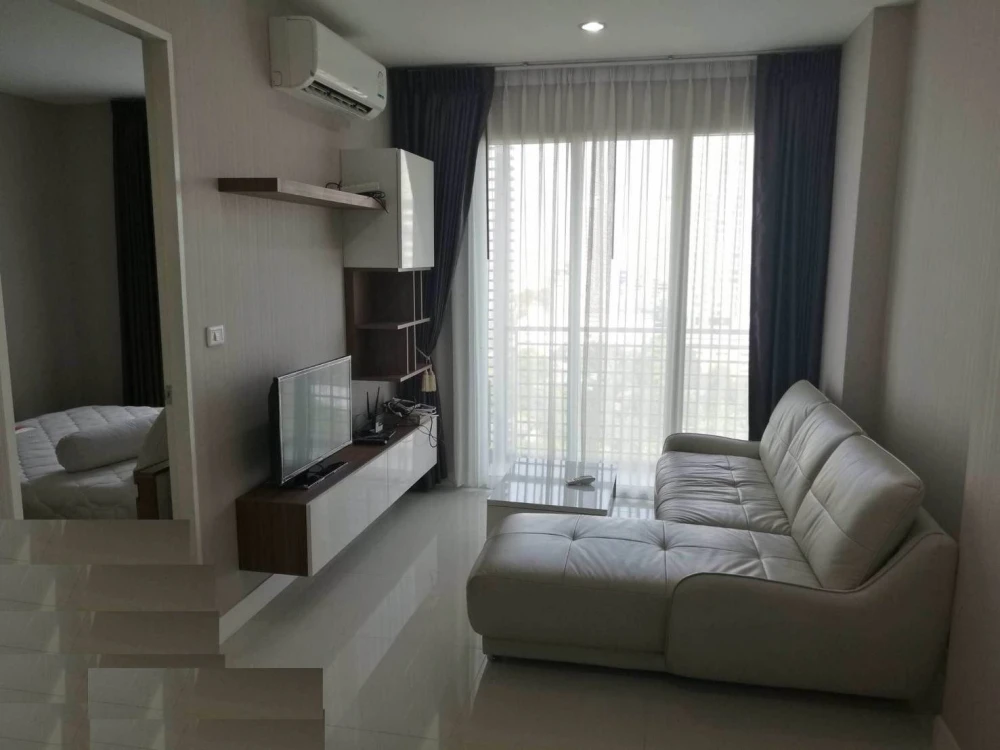 Selling spacious and comfortable units at The Mark Ratchada - Airport Link, fully furnished with quality furniture. A must-have!