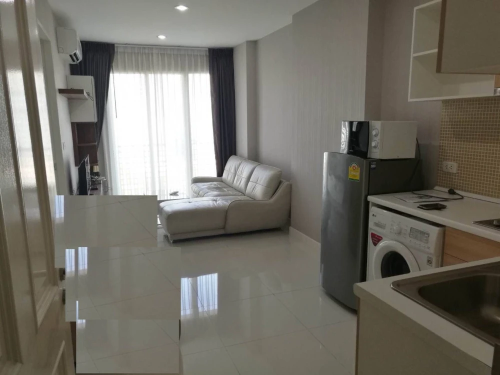 Selling spacious and comfortable units at The Mark Ratchada - Airport Link, fully furnished with quality furniture. A must-have!