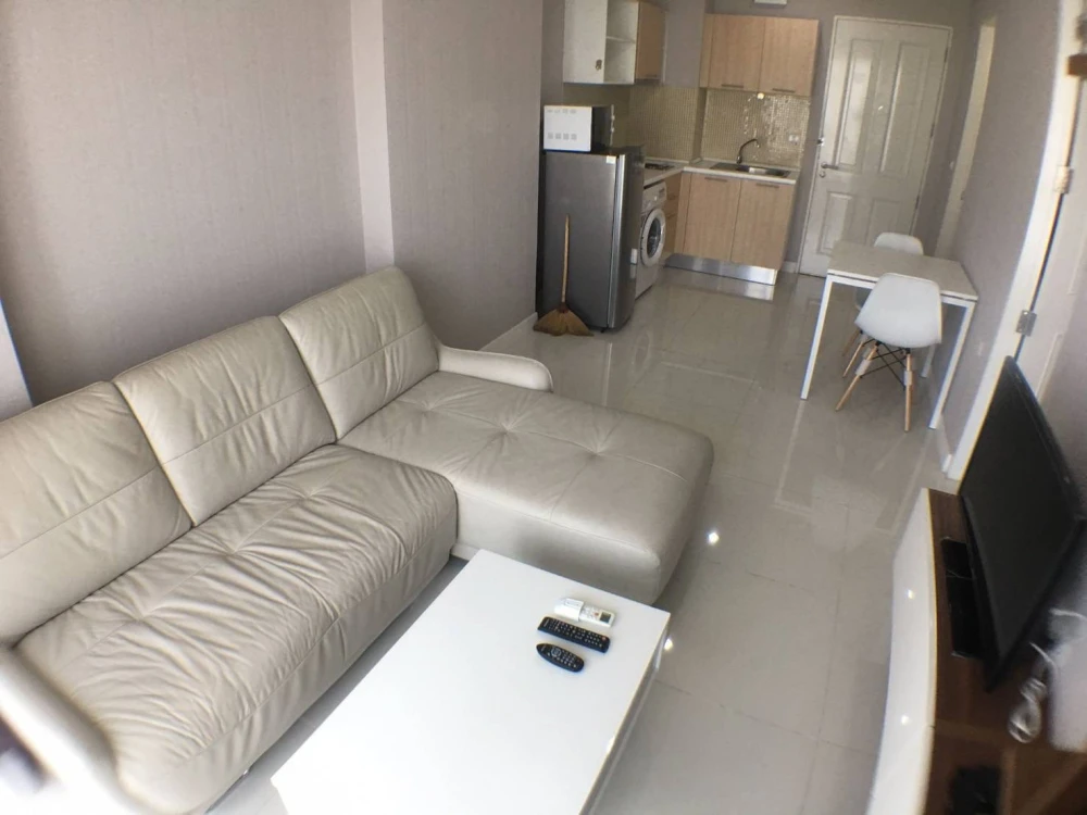 Selling spacious and comfortable units at The Mark Ratchada - Airport Link, fully furnished with quality furniture. A must-have!