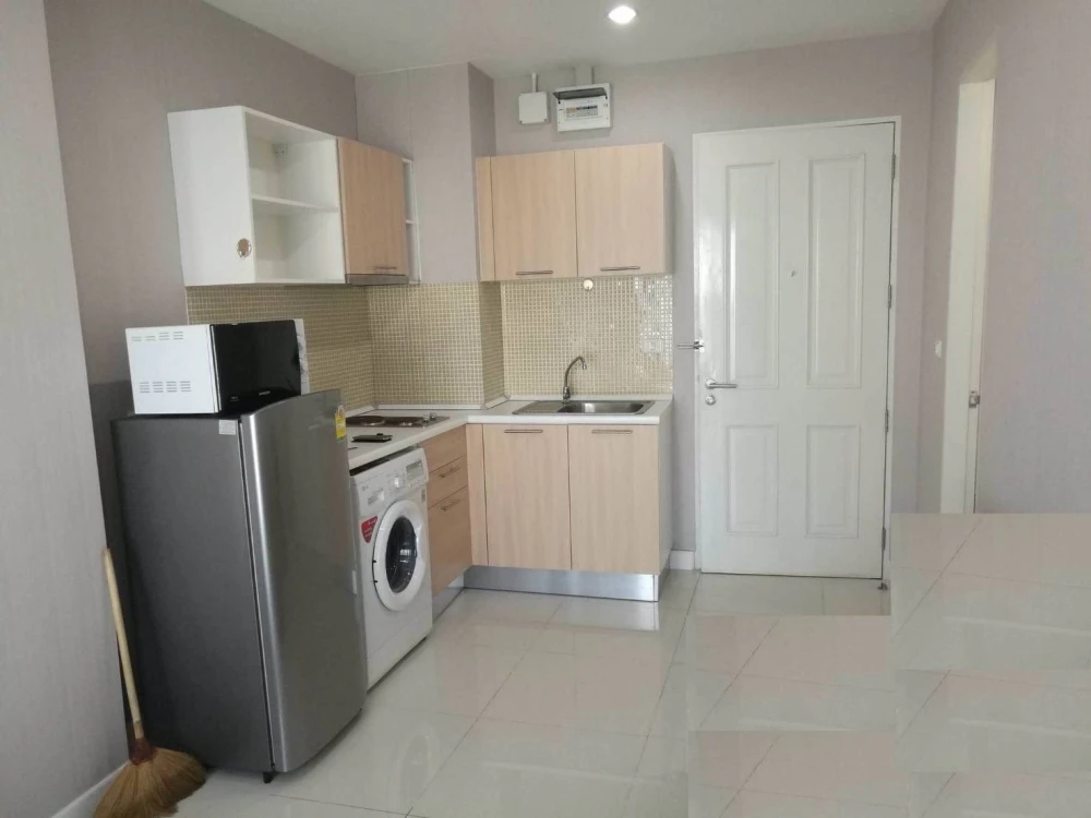 Selling spacious and comfortable units at The Mark Ratchada - Airport Link, fully furnished with quality furniture. A must-have!