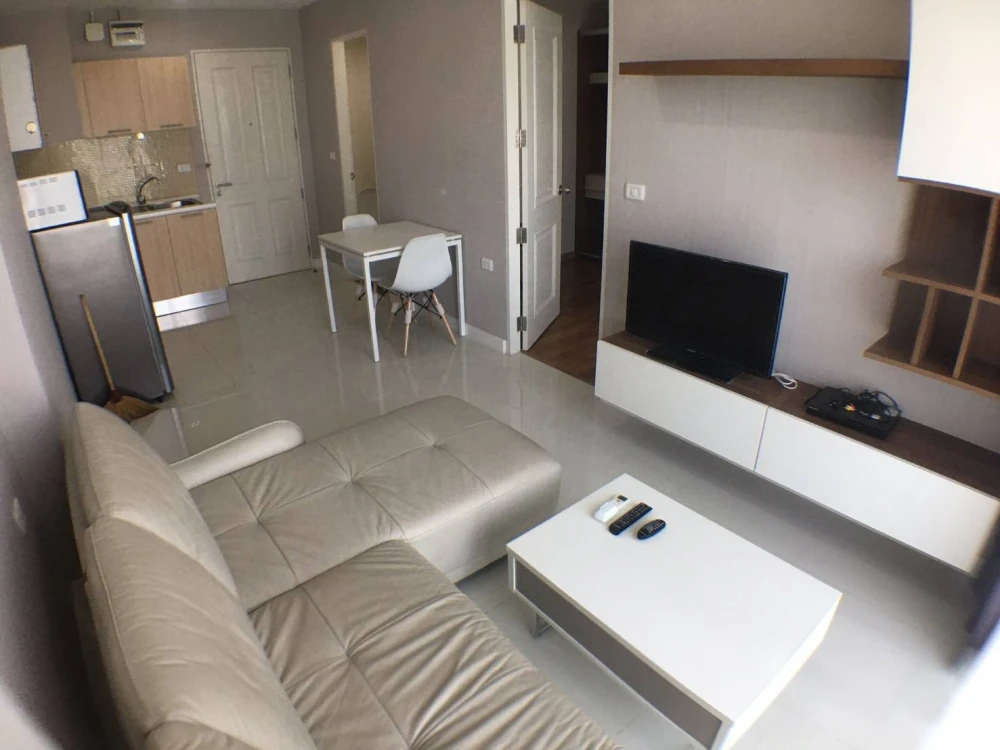 Selling spacious and comfortable units at The Mark Ratchada - Airport Link, fully furnished with quality furniture. A must-have!