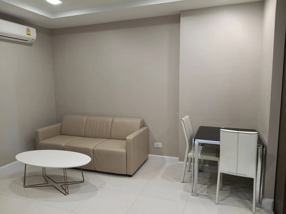 For sale: The Metropolis, 1 bedroom, 1 bathroom, 26th floor, beautiful view, not blocked, good location, fully furnished, reserve now.