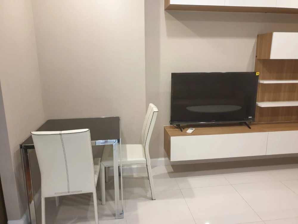 For sale: The Metropolis, 1 bedroom, 1 bathroom, fully furnished and equipped. Don't miss out on this great deal!