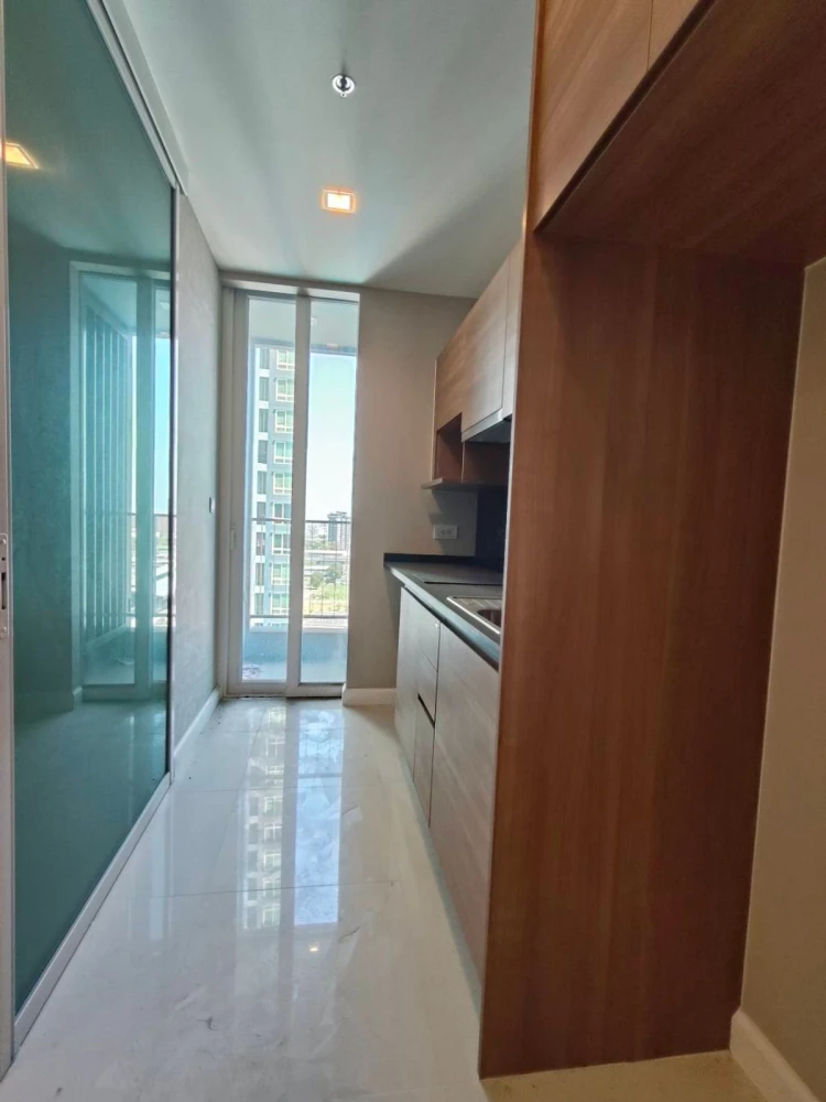 Selling a spacious and comfortable unit at The Metropolis, 17th floor. Interested in owning one? Book now!