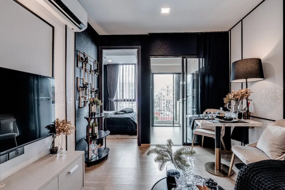 For Sale: THE MOMENT RATCHADA 19. Spacious unit, beautifully decorated, and comfortable living. Snap it up now!
