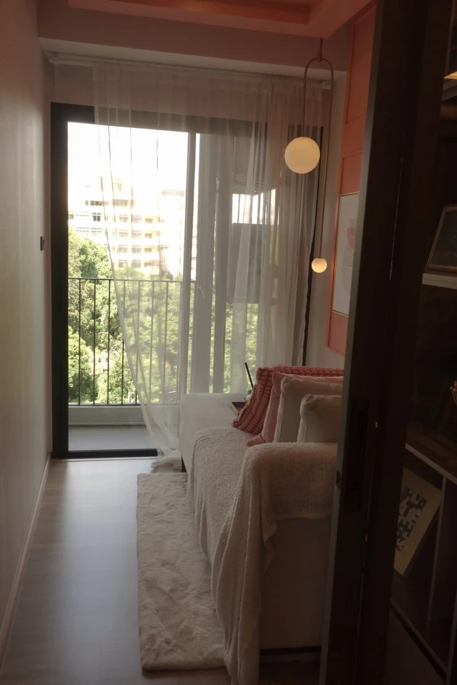 Selling The Moment Ratchada 19. Well-divided unit with spacious area and special function: 1 bedroom + 1 multipurpose room. Book now!