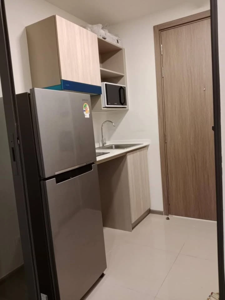 For sale: The Muve Bangna, fully furnished and equipped with appliances, including a built-in kitchen. Hurry up and get this price!