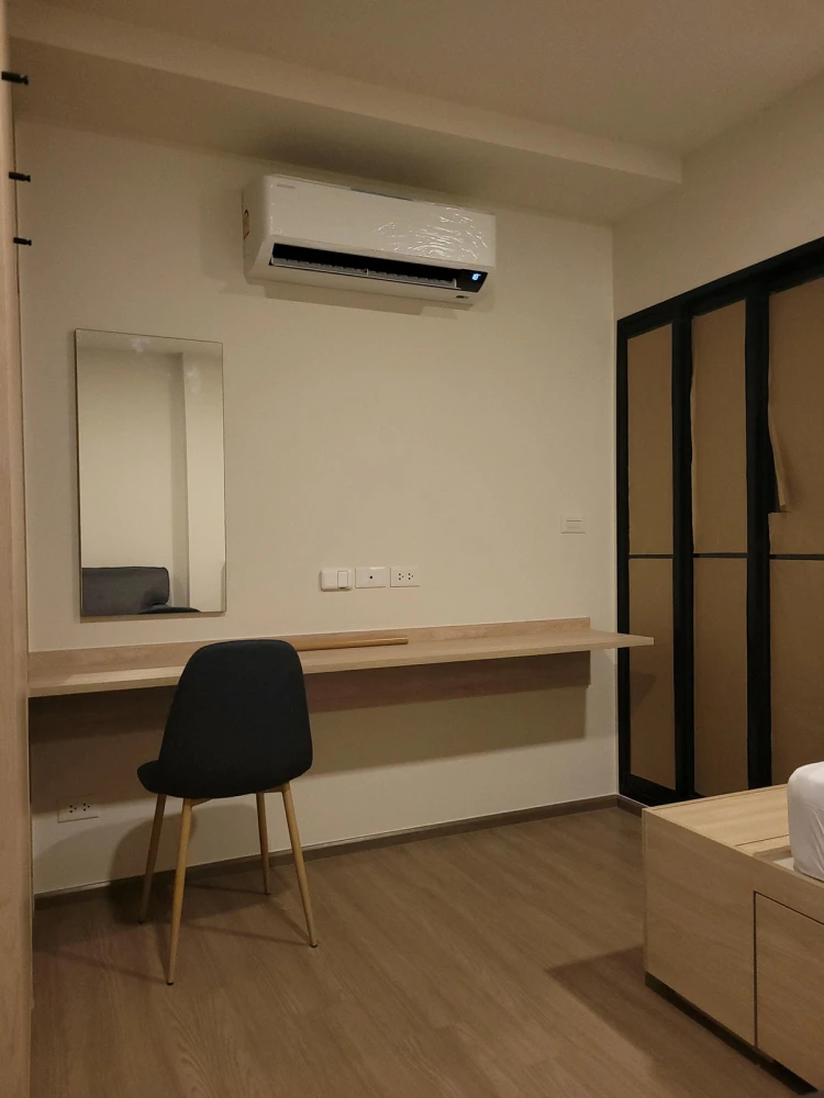 Selling a partitioned unit at The Muve Kaset, 4th floor, fully furnished. Book now!