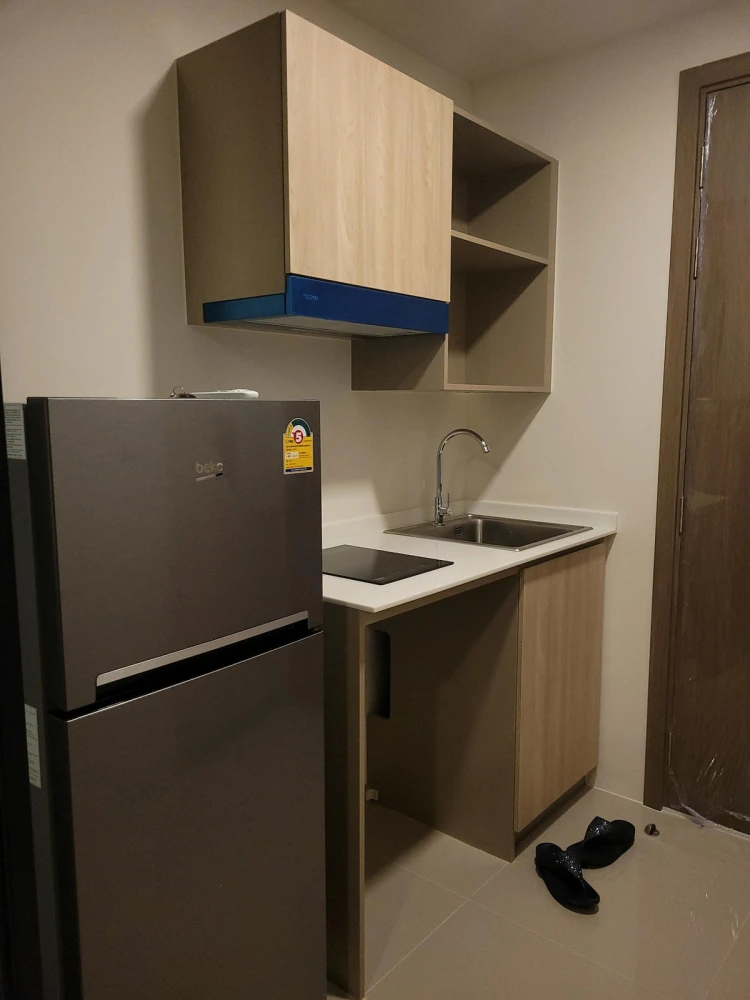 Selling a partitioned unit at The Muve Kaset, 4th floor, fully furnished. Book now!