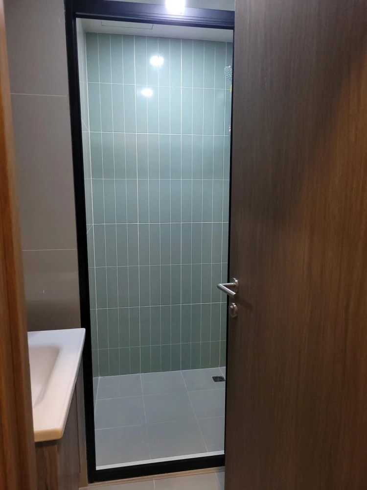 Selling a partitioned unit at The Muve Kaset, 4th floor, fully furnished. Book now!