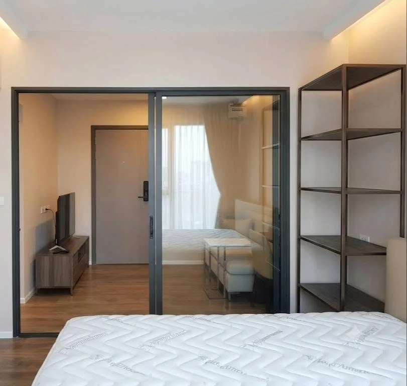 Selling The Nest Sukhumvit 64 Phase 2. Beautiful unit in good condition. Well-designed living space, bright and airy, comfortable to live in. Ready to