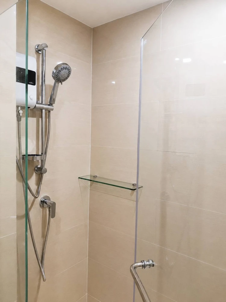 Selling The Nest Sukhumvit 64 Phase 2. Beautiful unit in good condition. Well-designed living space, bright and airy, comfortable to live in. Ready to