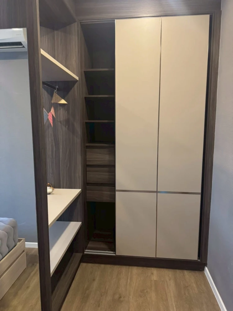 Selling a lovely unit at The Nest Sukhumvit 64, 2nd floor. Features high-quality wallpaper and complete amenities. Book now!