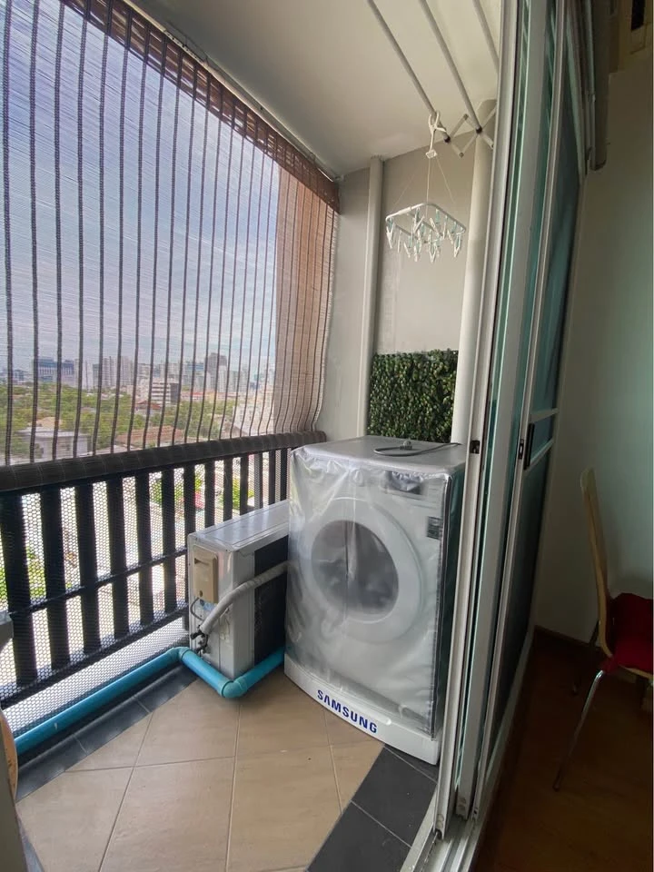 For sale: The Next Ladprao 44, a corner unit with a quiet location, plenty of usable space, fully furnished and equipped with appliances. Reserve now!